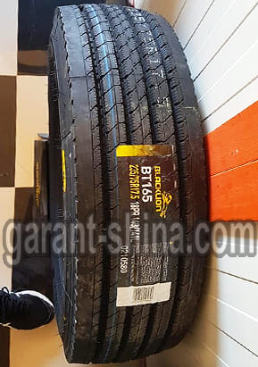 Blacklion BT165 (рулевая) 235/75 R17.5 143/141L 18PR - Фото шины с этикеткой